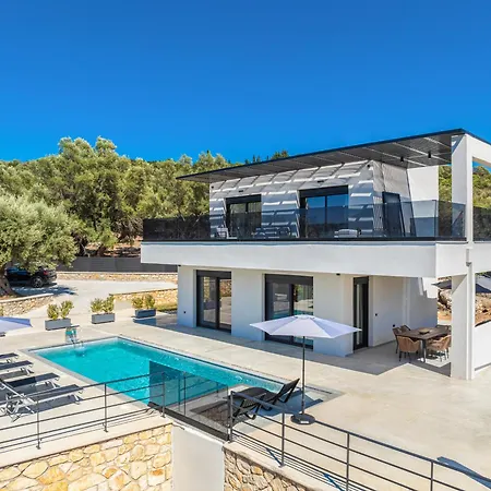 Willa Nadine Spartokhórion