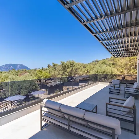 Nadine Willa Spartokhórion